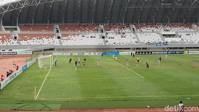 Sumsel United menghadapi Persekat Tegal