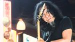 Aksi Eet Sjahranie, Gitaris yang Pernah Belajar Gitar ke Jukir di Samarinda
