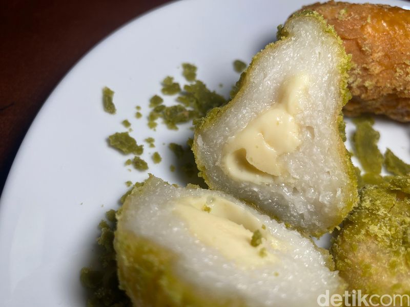 Gemblong matcha isi keju lumer di Gandaria City