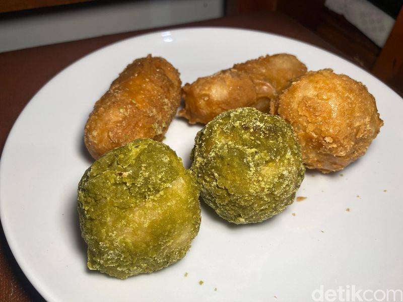 Gemblong matcha isi keju lumer di Gandaria City