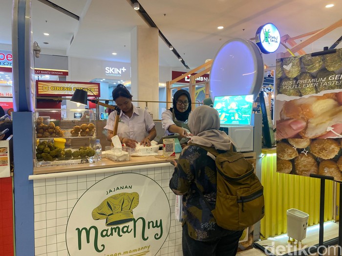 Gemblong Gemblong matcha isi keju lumer di Gandaria City