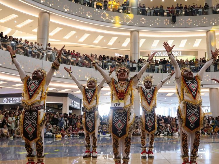 Ribuan Penari Serentak Meriahkan Indonesia Menari 2025 di 11 Kota