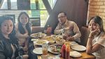Intip Keseruan Ari Lasso Makan di Restoran bersama Anak-Anaknya