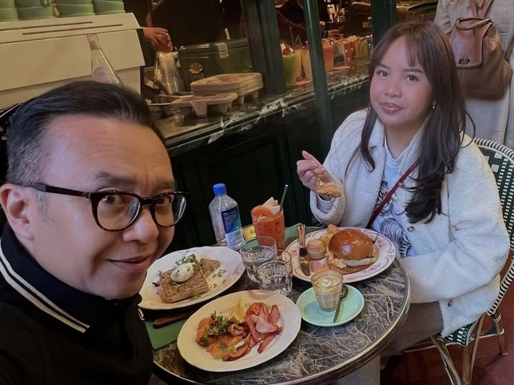 Intip Keseruan Ari Lasso Makan di Restoran bersama Anak-Anaknya