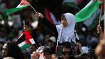 Ribuan Warga Turun ke Jalan Dukung Palestina