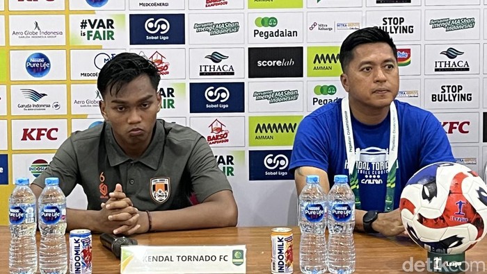 Jumpa pers Kendal Tornadi FC usai dikalahkan PSS Sleman di Stadion Maguwoharjo, Sleman, Minggu (12/10/2025).