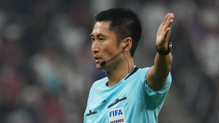 LUSAIL CITY, QATAR - FEBRUARY 10: Referee Ma Ning of China gestures during the AFC Asian Cup final match between Jordan and Qatar at Lusail Stadium on February 10, 2024 in Lusail City, Qatar. (Photo by Etsuo Hara/Getty Images)