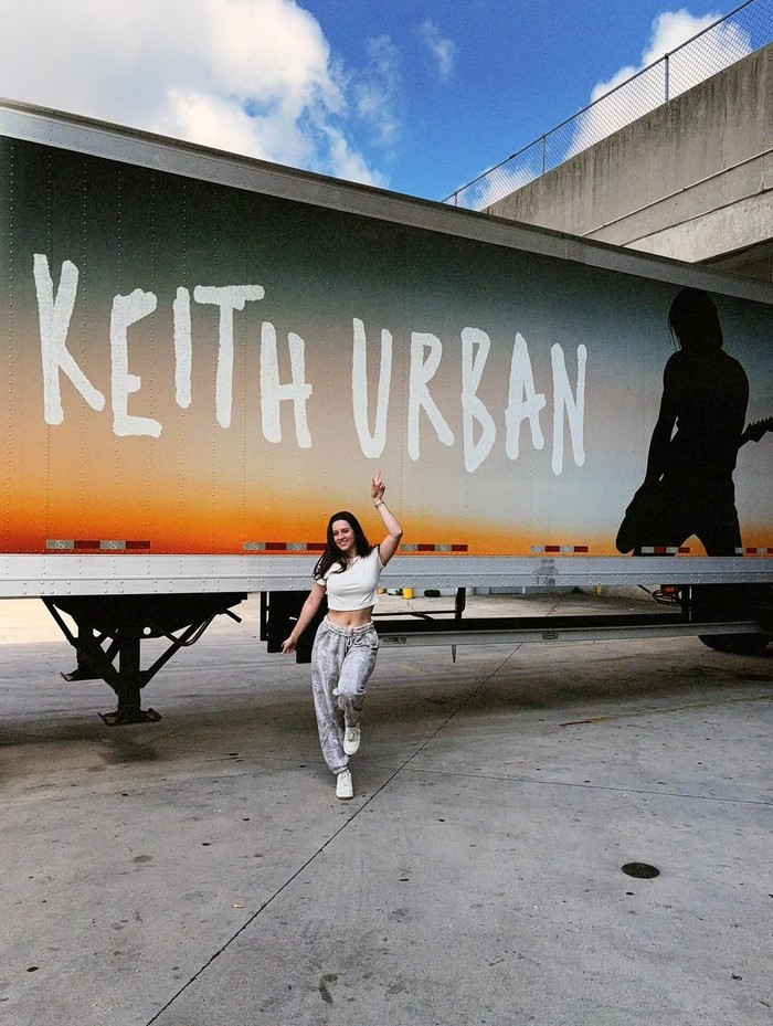 Maggie Baugh, Gitaris Cantik yang Lagi Dekat dengan Keith Urban