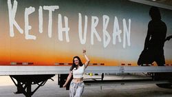 Maggie Baugh, Gitaris Cantik yang Lagi Dekat dengan Keith Urban