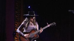 Maggie Baugh, Gitaris Cantik yang Lagi Dekat dengan Keith Urban