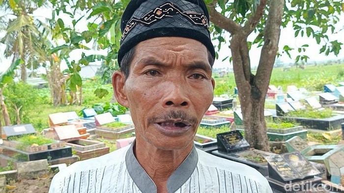 Agus Nasi, ayah remaja perempuan yang ditemukan tewas di hotel Palembang, Sumsel.