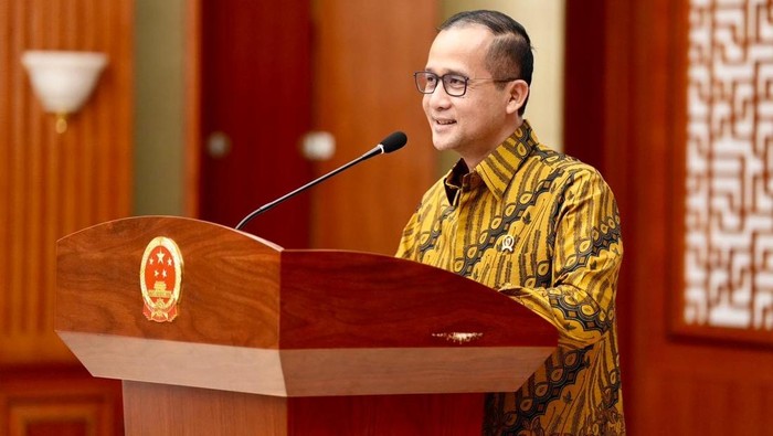 Menteri Transmigrasi M. Iftitah Sulaiman Suryanagara