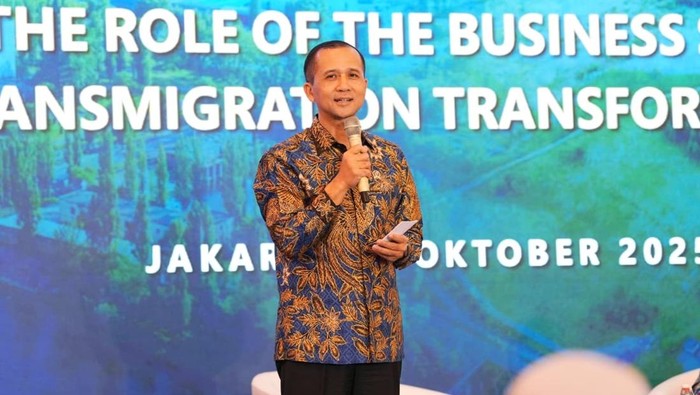 Menteri Transmigrasi M. Iftitah Sulaiman Suryanagara