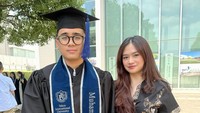 Bismillahirrahmanirrahim Segala puji bagi Allah.. Akhirnya sayangku, my forever love @raflyaziss lulus kuliah dengan gelar B.Sc (Bachelor of Science in Digital Business & Innovation) Selamat sayang.. InshaaAllah ilmu yg di dapat bermanfaat utk km dan banyak org.. jangan lelah berusaha dan meminta terus sm Allah ya sayangku.. semoga Allah senantiasa membersamai km dalam setiap langkah dan cita2mu kedepan.. raihlah yg terbaik untuk dunia dan akhiratmu.. Semangat berjuang ke step selanjutnya sayang.. Dari bunda yang tiada lelah mendoakan dan mendukungmu.. Love you dunia akhirat #Allahummabarik, tulis Mulan Jameela dilihat detikcom, Minggu (12/10/2025). Foto: dok instagram Mulan Jameela