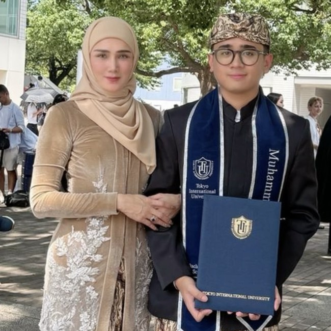 Momen Mulan Jameela Beri Kejutan Ultah ke Anak