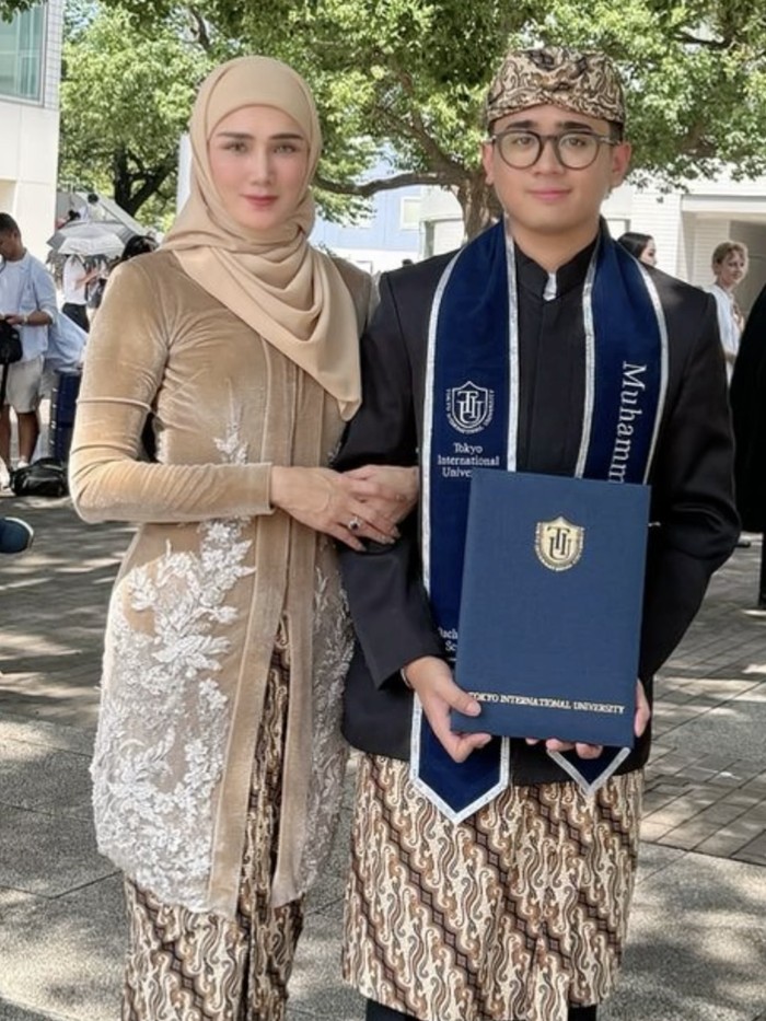 Muhammad Rafly Aziz, putra Mulan Jameela wisuda di Tokyo, Jepang.