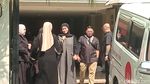 Tangis Olla Ramlan Dalam Pelukan Kerabat, Ibunda Menginggal Dunia