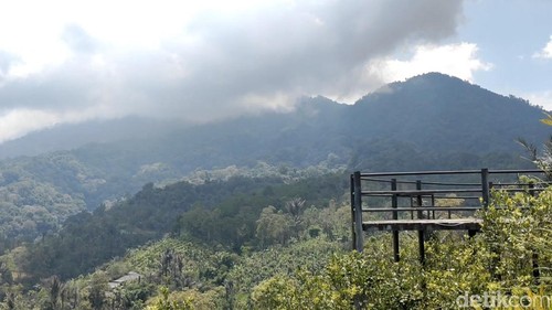 Anjungan bisa dinikmati sembari menikmati kopi di bawah kaki Gunung Catur, Badung. (Agus Eka)