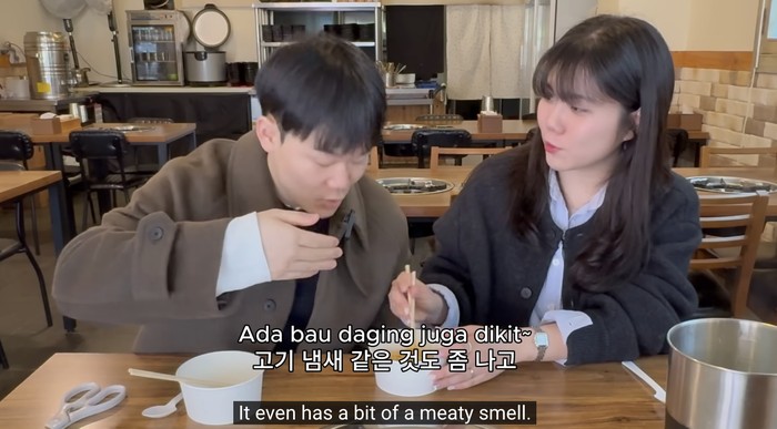 Orang Korea Cobain Indomie Rendang dan Soto Mie, Doyan atau Kapok?