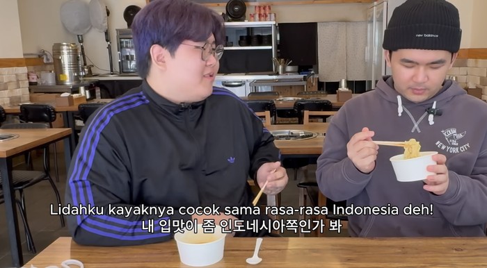 Orang Korea Cobain Indomie Rendang dan Soto Mie, Doyan atau Kapok?