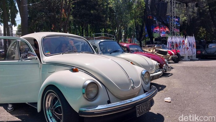 Ratusan mobil Volkswagen (VW) unjuk gigi dalam event bertajuk 