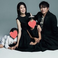 Mereka pertama kali bertemu pada tahun 2004 saat membintangi drama Save The Last Dance for Me. Setelah berpacaran selama enam tahun, Ji Sung melamar Lee Bo Young di Spanyol sebelum akhirnya menikah pada 2013. Foto: Dok. Instagram