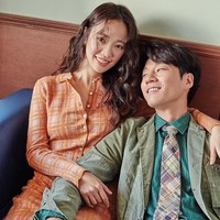 Pasangan aktor aktris Korea ini pertama kali bertemu di lokasi syuting drama Smile, You. Keduanya menikah pada 2011. Lee Chun Hee dan Jun Hye Jin kemudian pernah terlibat di drama yang sama lagi pada 2018 berjudul May 32. Foto: Dok. Instagram