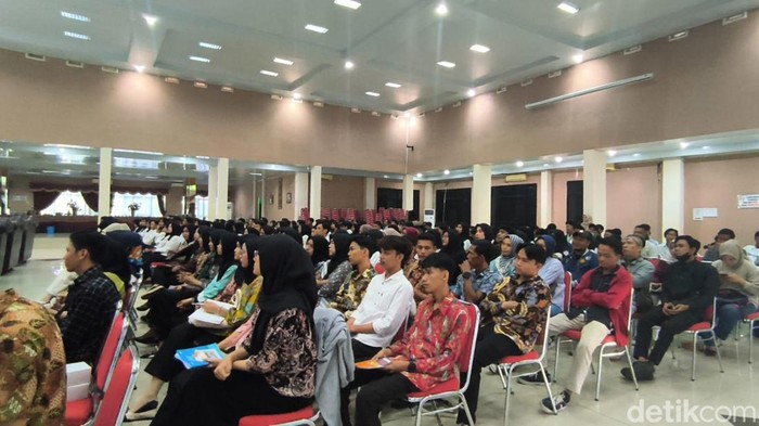 Pelatihan penjamah makanan untuk dapat sertifikat.