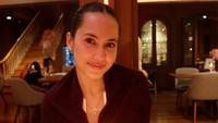 Pevita Pearce juga kilas balik ke masa lalu. Ia sudah sangat bersyukur kini memiliki banyak cinta dan dikelilingi orang tersayang, yang membuatnya gak punya permintaan apa pun ke Tuhan. (Foto: dok Instagram pevpearce)