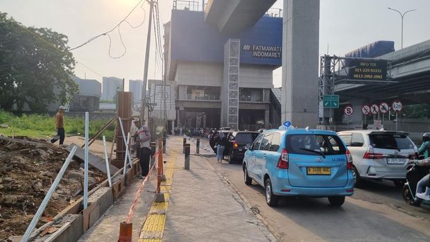 Proyek trotoar di dekat Stasiun MRT Fatmawati hampir rampung (Taufiq/detikcom)