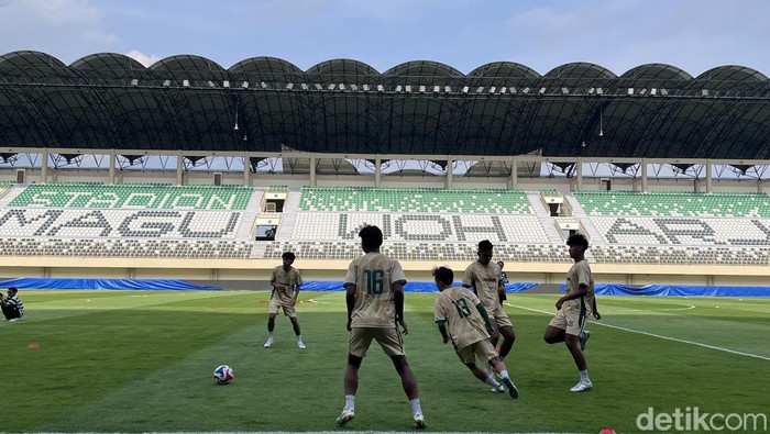 Official training PSS Sleman di Stadion Maguwoharjo, Sleman, Sabtu (11/10/2025).