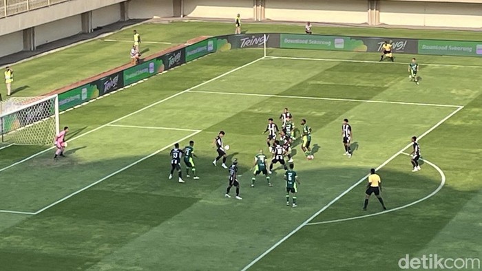 Laga PSS Sleman vs Kendal Tornado FC di Stadion Maguwoharjo, Sleman, Minggu (12/10/2025).