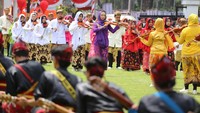 Provinsi Jawa Timur tercatat meraih dua rekor MURI yaitu partisipasi instrumen dalam orkestra Jatim bersimfoni terbanyak dengan jumlah alat musik 179 instrumen dan paduan suara yang menyanyikan lagu Mars Jawa Timur serta Rek Ayo Rek oleh 1.300 pelajar SMA/SMK se-Jatim (luring) dan 53.933 pelajar dari 772 SMA/SMK (daring). Foto: ANTARA FOTO/MOCH ASIM