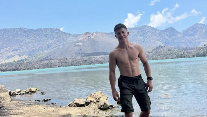 Saat rider Moto2 Daniel Holgado mendaki Gunung Rinjani Saat rider Moto2 Daniel Holgado mendaki Gunung Rinjani