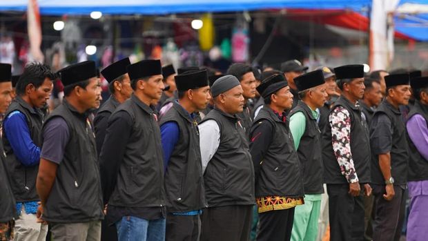 Sebanyak 654 dubalang dikukuhkan untuk menjaga Sungai Kuantan di Kuansing. Pengukuhan ini dihadiri Kapolda Riau Irjen Pol Herry Heryawan.