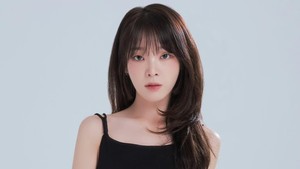 Seunghee OhMyGirl ngaku jadi idol berat karena dietnya yang luar biasa menyakitkan. Saat ini Seunghee punya BB cuma 40 kilogram gegara diet yang terpaksa dilakukannya. Dia juga dipaksa bekerja dalam kondisi lapar, lemah, hingga pusing. (Foto: dok. Instagram @hyun_maxiang)