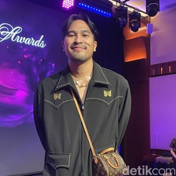 Adrian Khalif Raih 5 Nominasi di AMI Awards 2025