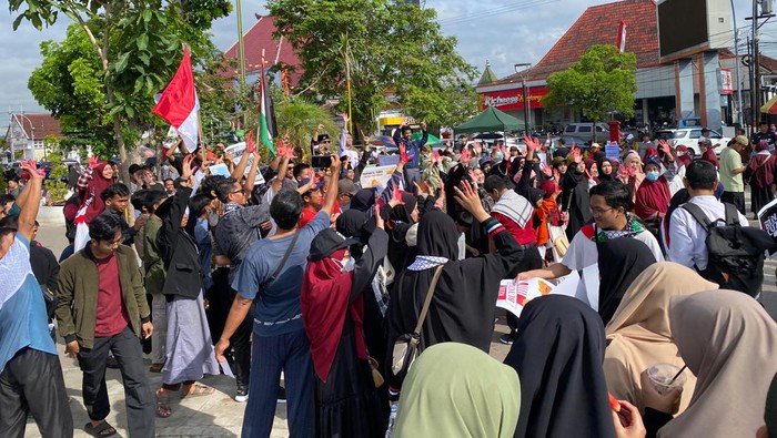 Aksi bela Palestina di Alun-alun Jember