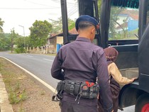 Brimob Polda Jabar Hadirkan Bus Sekolah Gratis untuk Pelajar di Tasik