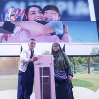Lewat Komunitas dFamilia, Community Connect Bagi-bagi Hadiah Spesial