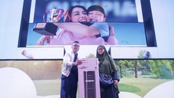 Lewat Komunitas dFamilia, Community Connect Bagi-bagi Hadiah Spesial