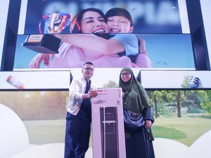 Lewat Komunitas dFamilia, Community Connect Bagi-bagi Hadiah Spesial
