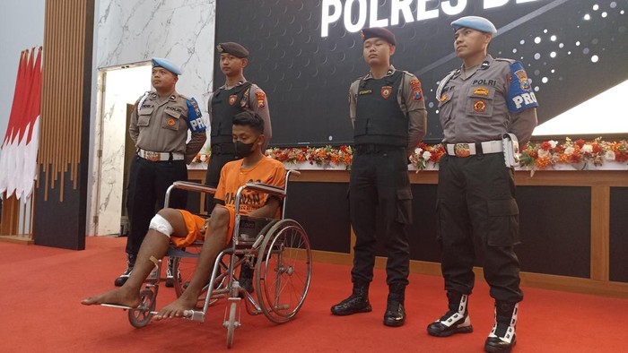 DA, residivis begal di Blitar setelah ditembak dan ditangkap