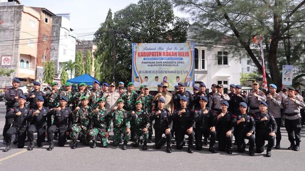 Forkopimda Rokan Hilir menggelar apel kesiapsiagaan menghadapi ancaman banjir, Senin (13/10/2025).
