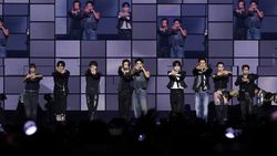 Foto-foto SEVENTEEN di Konser Pembuka Tur AS NEW_