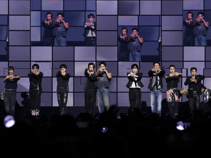 SEVENTEEN terbang ke Amerika Serikat buat tur dunia NEW_. Konser pembuka digelar Sabtu (11/10) malam di Tacoma Dome, Washington.