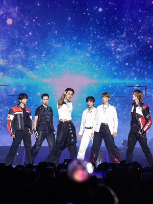 Foto-foto SEVENTEEN di Konser Pembuka Tur AS NEW_