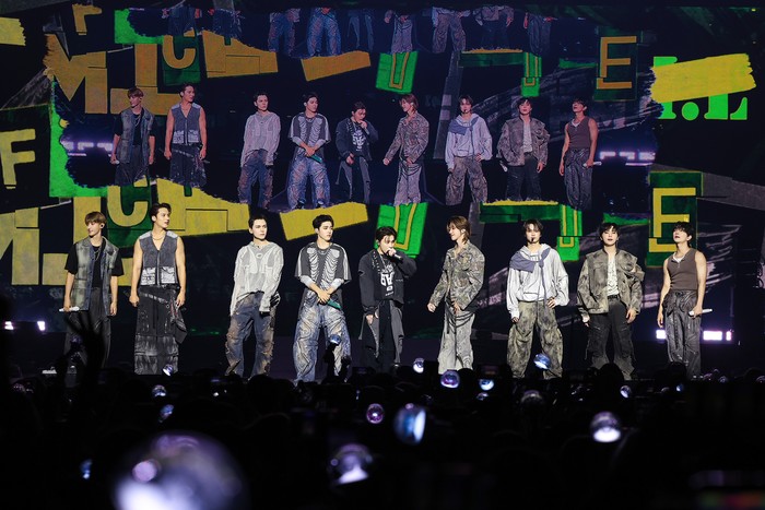 SEVENTEEN terbang ke Amerika Serikat buat tur dunia NEW_. Konser pembuka digelar Sabtu (11/10) malam di Tacoma Dome, Washington.
