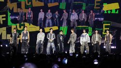 Foto-foto SEVENTEEN di Konser Pembuka Tur AS NEW_