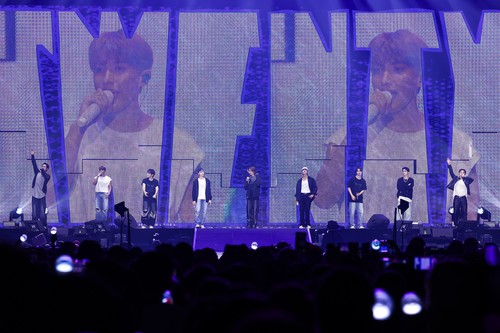 SEVENTEEN terbang ke Amerika Serikat buat tur dunia NEW_. Konser pembuka digelar Sabtu (11/10) malam di Tacoma Dome, Washington.